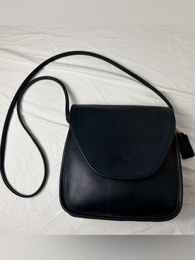 Vintage Coach Lindsay Navy Leather Crossbody USA Made Classic Flap Bag